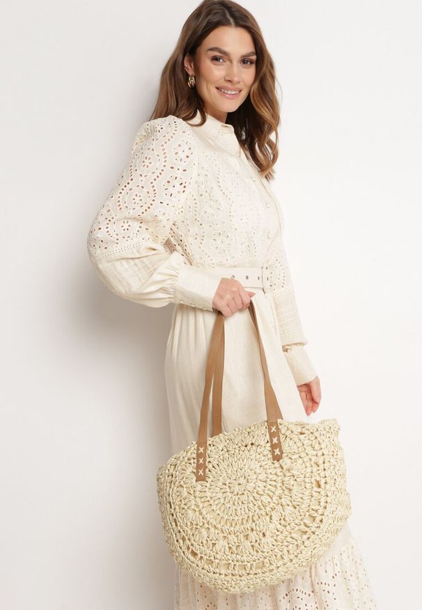 Born2be - Jasnobeżowa Torebka Pleciona w Stylu Boho o Półokrągłym Fasonie na Suwak Qubi. Kolor: beżowy. Styl: boho