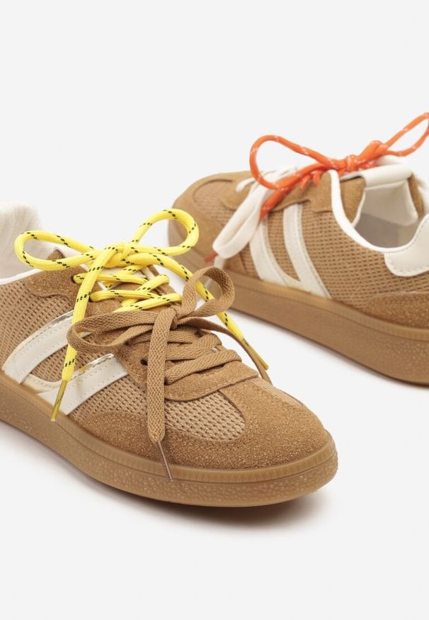 Born2be - Brązowe Sneakersy z Podwójnym Wiązaniem i Geometrycznym Wzorem Telanielia. Okazja: na spacer. Kolor: brązowy. Materiał: jeans. Wzór: geometria. Sport: turystyka piesza