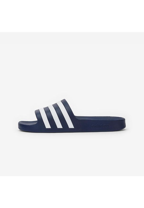 Adidas - Klapki basenowe ADIDAS Adilette Aqua. Okazja: na plażę. Kolor: biały, wielokolorowy, niebieski. Materiał: materiał. Styl: elegancki