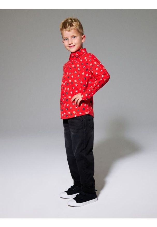 Sinsay - Jeansy jogger z efektem sprania - czarny. Kolor: czarny