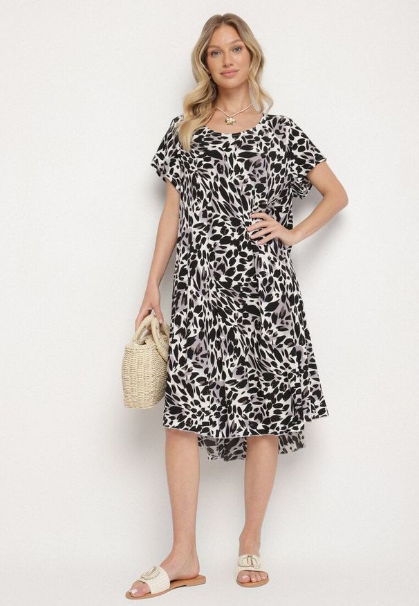 Born2be - Szara Sukienka z Wiskozy o Rozkloszowanym Kroju w Panterkę Luneira. Okazja: na co dzień. Kolor: szary. Materiał: wiskoza. Długość rękawa: krótki rękaw. Wzór: motyw zwierzęcy. Typ sukienki: rozkloszowane. Styl: klasyczny, casual