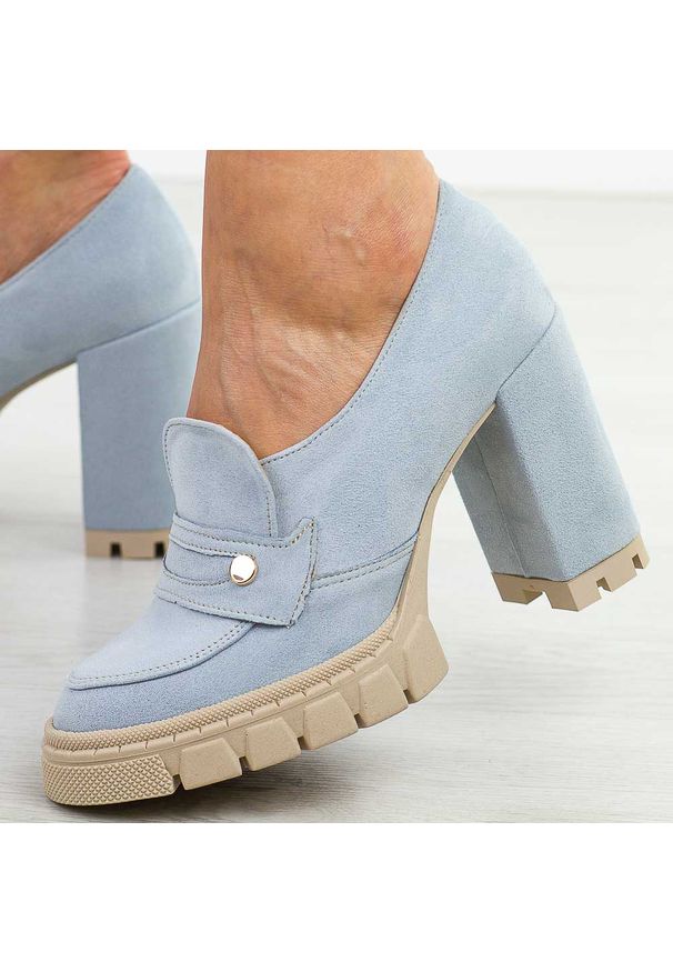 DEONI - Niebieskie zamszowe Polskie mokasyny damskie na słupku, loafersy Deoni D207. Kolor: niebieski. Materiał: zamsz. Obcas: na słupku