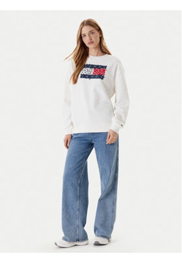 Tommy Jeans Bluza Floral Flag DW0DW20933 Biały Relaxed Fit. Kolor: biały. Materiał: bawełna