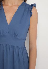 Born2be - Niebieska Wiskozowa Sukienka z Falbankami Sadoline. Okazja: na co dzień. Typ kołnierza: kołnierz z falbankami. Kolor: niebieski. Materiał: wiskoza. Styl: boho, casual #3
