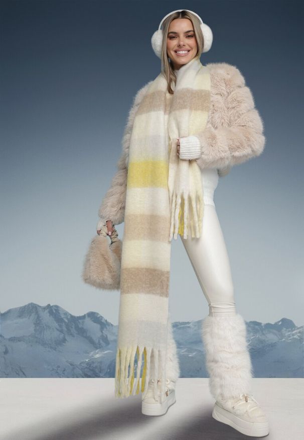 Born2be - Beżowa Krótka Kurtka z Futerkiem na Haftki Loreinda. Okazja: na co dzień. Kolor: beżowy. Materiał: futro. Długość: krótkie. Styl: casual, elegancki