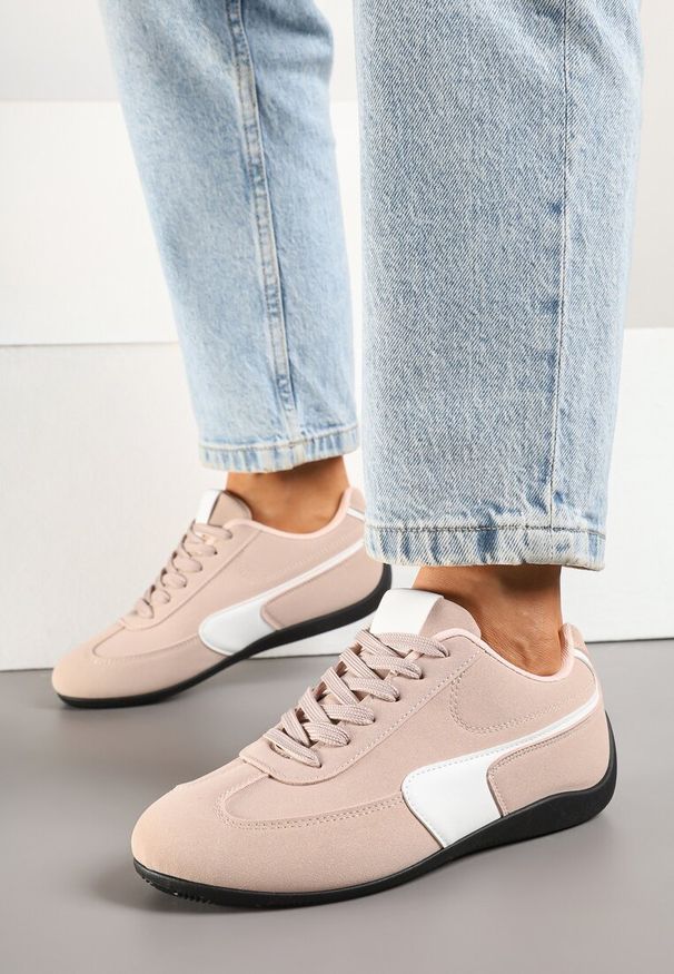 Renee - Różowe Sneakersy Typu Klasyczne Tenisówki Zelritia. Okazja: na co dzień, na spotkanie biznesowe. Kolor: różowy. Materiał: jeans. Szerokość cholewki: normalna. Wzór: aplikacja