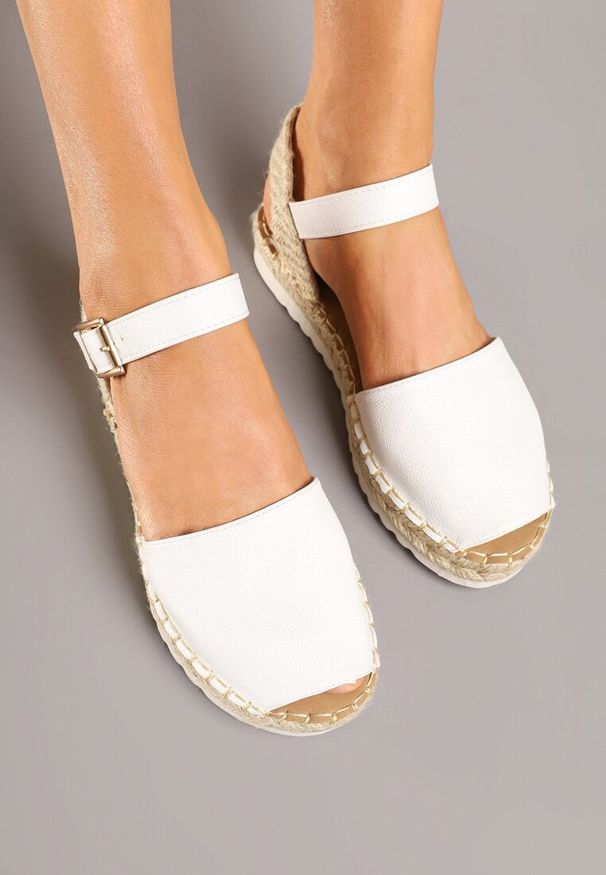Renee - Białe Sandały z Plecionką w Typie Espadryli Oklerra. Okazja: na co dzień, na spacer. Kolor: biały. Styl: elegancki, casual