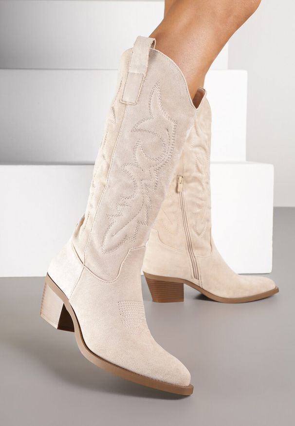 Renee - Beżowe Kozaki Typu Kowbojki w Klasycznym Stylu z Imitacji Zamszu Rilamira. Okazja: na co dzień. Kolor: beżowy. Materiał: zamsz. Styl: klasyczny