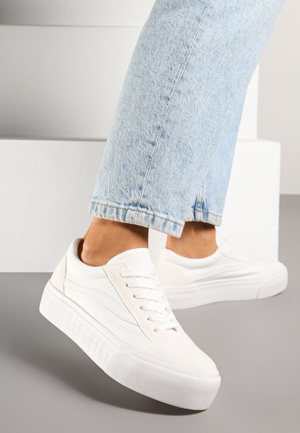 Born2be - Białe Klasyczne Tenisówki na Grubej Podeszwie Mepone. Okazja: na spacer, na co dzień. Kolor: biały. Materiał: jeans. Styl: klasyczny