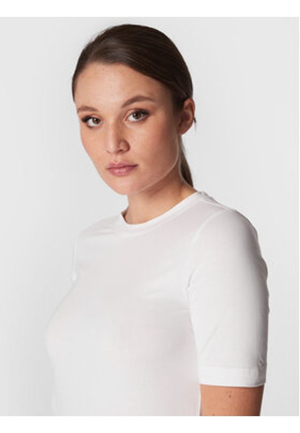 Gina Tricot T-Shirt Basic 17937 Biały Regular Fit. Kolor: biały. Materiał: bawełna