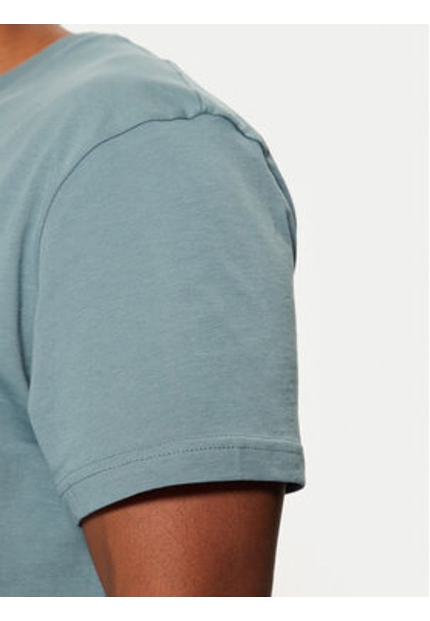 Calvin Klein T-Shirt Hero K10K111346 Niebieski Regular Fit. Kolor: niebieski. Materiał: bawełna