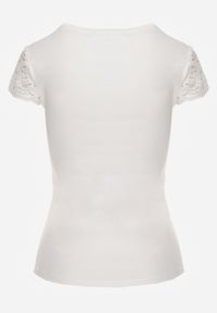 Born2be - Biała Bluzka z Koronkowymi Rękawami z Bawełny Liliasa. Kolor: biały. Materiał: bawełna, koronka. Długość rękawa: krótki rękaw. Długość: krótkie #7