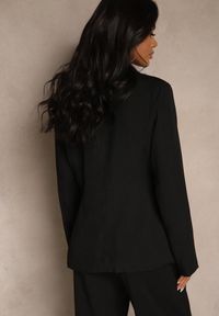 Renee - Czarna Dwurzędowa Marynarka z Usztywnioną Linią Ramion Clanira. Okazja: na co dzień. Kolor: czarny. Materiał: satyna. Wzór: aplikacja. Styl: casual