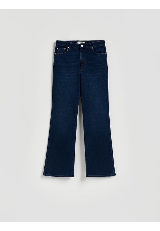 Reserved - Jeansy bootcut - granatowy. Kolor: niebieski