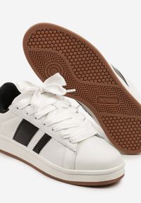 Born2be - Biało-Czarne Buty Sportowe z Przeszyciami Palaviela. Okazja: na co dzień. Kolor: biały. Materiał: jeans, zamsz