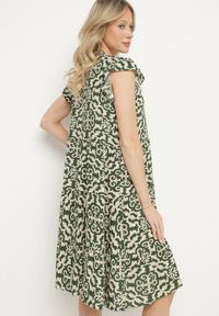 Born2be - Zielona Bawełniana Sukienka o Rozkloszowanym Kroju w Ornamentalny Wzór Zalimea. Okazja: na co dzień. Typ kołnierza: dekolt w kształcie V. Kolor: zielony. Materiał: bawełna. Długość rękawa: krótki rękaw. Typ sukienki: rozkloszowane. Styl: elegancki, casual #6