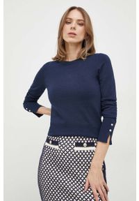 Guess sweter damski kolor granatowy lekki. Okazja: na co dzień. Kolor: niebieski. Materiał: materiał, dzianina, wiskoza. Długość rękawa: długi rękaw. Długość: długie. Styl: casual #4