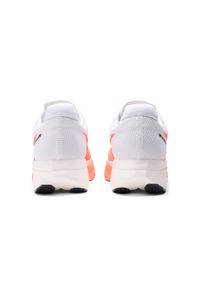 Buty męskie New Balance FuelCell SC Elite V5 MRCELLR5 – pomarańczowe. Kolor: pomarańczowy. Materiał: syntetyk, materiał. Szerokość cholewki: normalna. Sport: bieganie, fitness #4