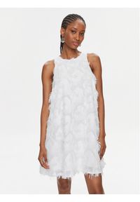 YAS Sukienka koktajlowa Dio 26033735 Biały Loose Fit. Kolor: biały. Materiał: syntetyk. Styl: wizytowy