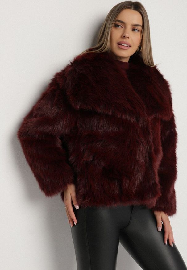 Born2be - Bordowa Kurtka Futro z Wsuwanymi Kieszeniami Liriena. Okazja: na co dzień, na spacer. Kolor: czerwony. Materiał: futro. Styl: klasyczny, casual, elegancki