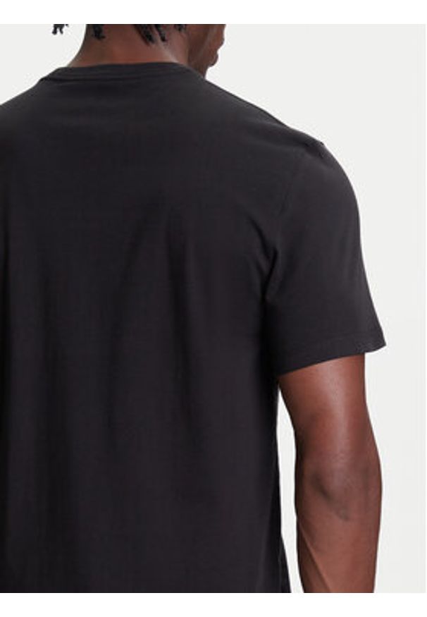 Calvin Klein T-Shirt Box Tape Graphic LV04RC854G Czarny Regular Fit. Kolor: czarny. Materiał: bawełna