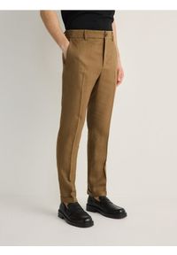 Reserved - Lniane spodnie garniturowe slim - brązowy. Kolor: brązowy. Materiał: len