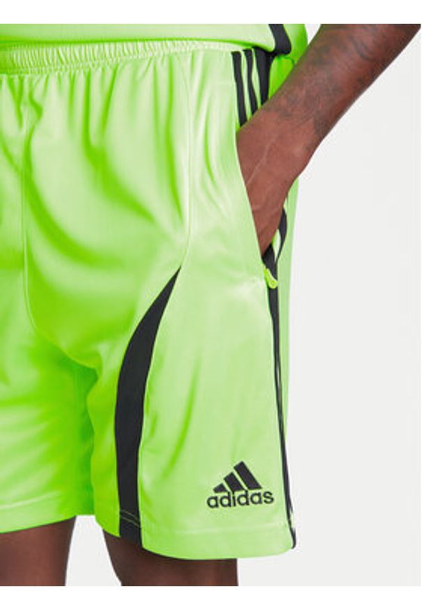 Adidas - adidas Szorty sportowe Teamgeist adicolor JW1349 Zielony Regular Fit. Kolor: zielony. Materiał: syntetyk. Styl: sportowy