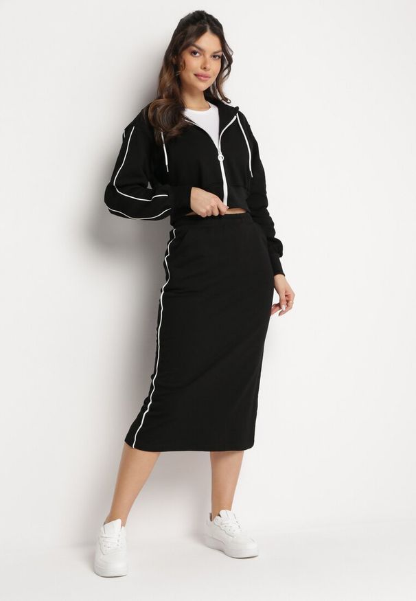 Born2be - Czarny Komplet Dresowy ze Spódnicą i Zasuwaną Bluzka z Kapturem Zerinala. Kolor: czarny. Materiał: dresówka