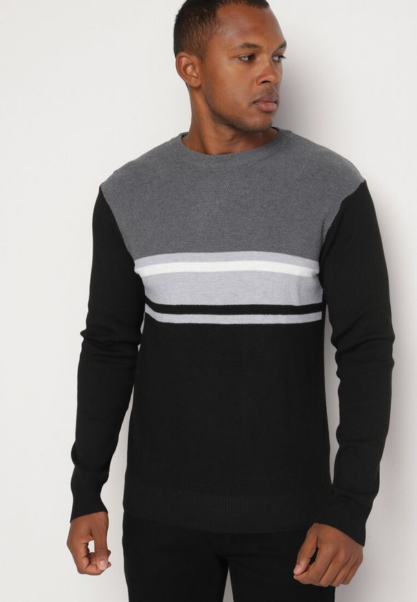 Born2be - Ciemnoszary Klasyczny Sweter z Ozdobnymi Paskami Taiqua. Kolor: szary. Wzór: paski. Styl: klasyczny