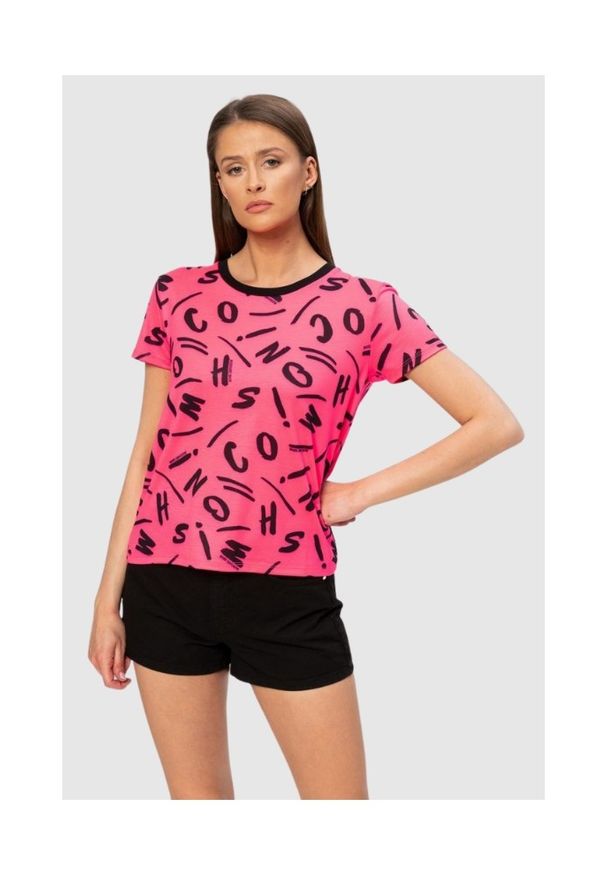 MOSCHINO Różowy t-shirt damski w czarne litery, Rozmiar XS. Kolor: różowy. Materiał: prążkowany. Wzór: aplikacja