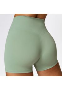 Intica - Krótkie legginsy sportowe z wysokim stanem i oddychającym materiałem Betsi. Stan: podwyższony. Kolor: zielony. Materiał: materiał. Długość: krótkie. Sport: fitness