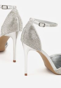 Born2be - Srebrne Szpilki z Paskiem wokół Kostki i Cyrkoniowym Zdobieniem Anwedela. Okazja: do pracy, na spotkanie biznesowe. Zapięcie: pasek. Kolor: srebrny. Materiał: satyna. Wzór: aplikacja. Obcas: na szpilce. Styl: klasyczny, biznesowy #4