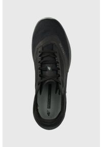 4f - 4F sneakersy kolor czarny. Nosek buta: okrągły. Zapięcie: sznurówki. Kolor: czarny. Materiał: guma. Obcas: na obcasie. Wysokość obcasa: niski