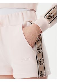 Guess Szorty 147817 Różowy Short Fit. Kolor: różowy. Materiał: syntetyk