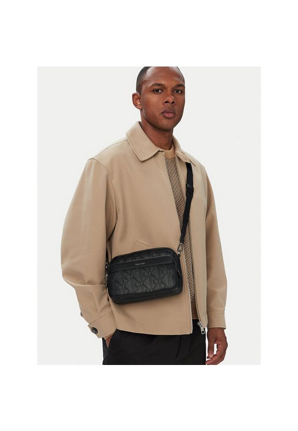 Saszetka Calvin Klein. Kolor: czarny