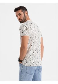 Ombre Clothing - Koszulka bawełniana z nadrukiem i okrągłym dekoltem – kremowa V1. Okazja: na co dzień. Kolor: kremowy. Materiał: bawełna. Długość rękawa: krótki rękaw. Długość: krótkie. Wzór: nadruk. Styl: klasyczny, casual #7