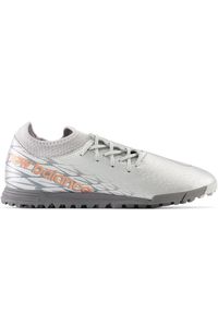 Turfy męskie New Balance FURON V7 DISPATCH TF SF3TGG7 – srebrne. Okazja: na co dzień. Kolor: srebrny. Materiał: syntetyk, guma, materiał. Szerokość cholewki: normalna. Sezon: zima. Sport: fitness