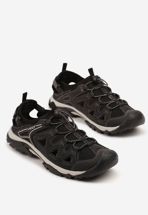 Born2be - Czarne Buty Sportowe Sneakersy z Geometrycznym Wzorem Ainira. Okazja: na co dzień. Kolor: czarny. Wzór: geometria