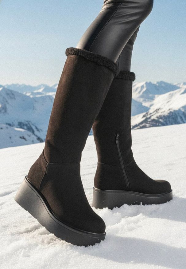 Born2be - Czarne Botki na Koturnie z Wywijaną Cholewką i Barankiem Irilaura. Okazja: na co dzień. Kolor: czarny. Materiał: jeans, wełna. Szerokość cholewki: normalna. Obcas: na koturnie. Styl: elegancki, casual, wizytowy