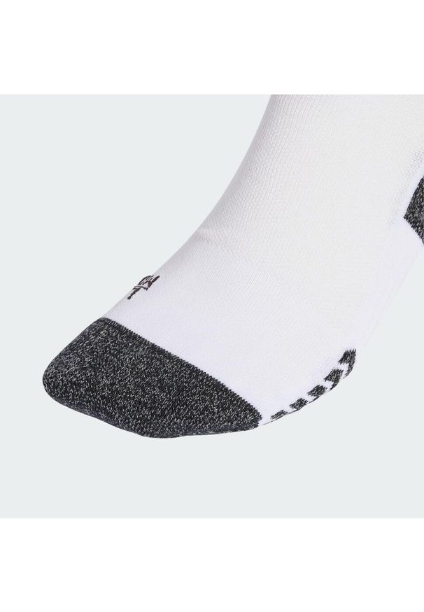 Adidas - Getry podstawowe Realu Madryt 25/26. Kolor: biały. Sport: piłka nożna