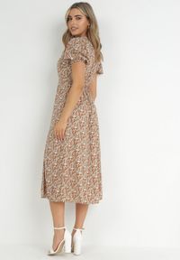 Born2be - Beżowo-Zielona Sukienka Midi z Gumką w Pasie i Rozcięciem Kaylanii. Kolor: beżowy. Materiał: bawełna, tkanina. Sezon: wiosna, lato. Długość: midi #3