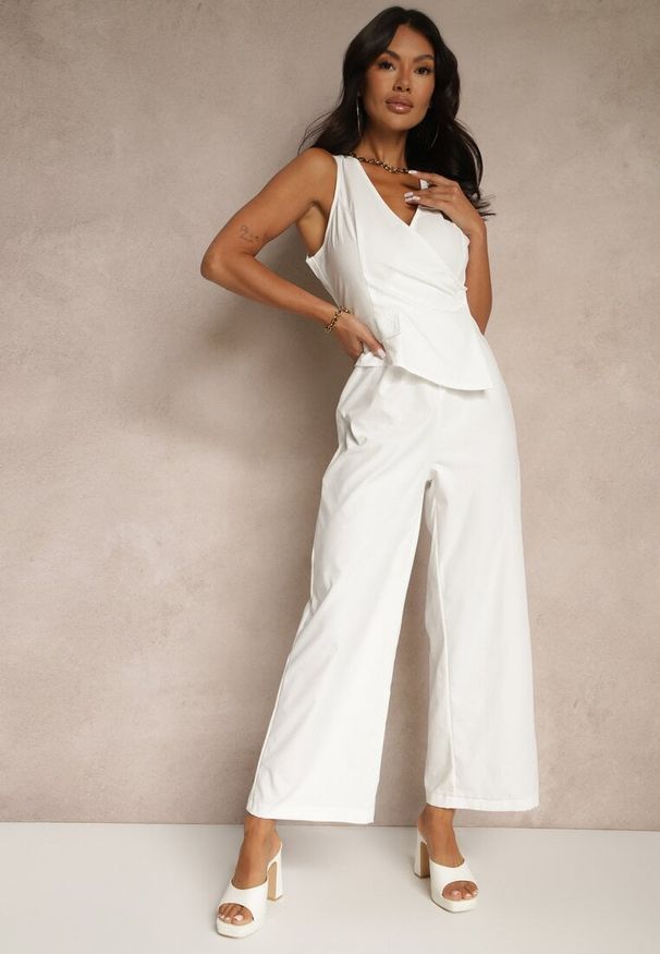 Renee - Biały Taliowany Kombinezon Elegancki z Dekoltem V Nevianis. Okazja: na co dzień. Kolor: biały. Sezon: wiosna. Styl: elegancki