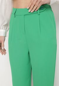 Born2be - Zielone Eleganckie Spodnie z Wysokim Stanem z Prostymi Nogawkami i Gumką w Pasie Althema. Okazja: na co dzień. Stan: podwyższony. Kolor: zielony. Materiał: materiał. Styl: elegancki #4