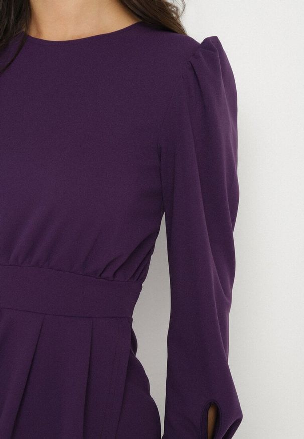 Born2be - Fioletowa Sukienka z Marszczeniem i Bufiastymi Rękawami Redenia. Kolor: fioletowy. Styl: elegancki, klasyczny