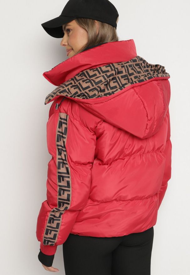 Born2be - Czerwona Dwustronna Kurtka Puffer z Odpinanym Kapturem i Kieszeniami Erisaria. Okazja: na spacer. Kolor: czerwony. Materiał: jeans, materiał. Styl: elegancki, wizytowy