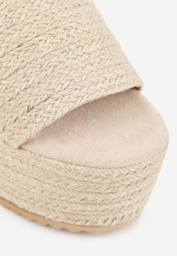 Renee - Beżowe Plecione Klapki na Platformie z Szerokim Paskiem Peonnit. Kolor: beżowy. Obcas: na platformie