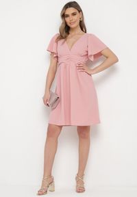 Born2be - Różowa Krótka Sukienka z Luźnym Rękawem i Gumką w Talii Bainasa. Kolor: różowy. Długość: mini #5