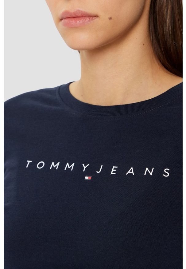 Tommy Jeans - TOMMY JEANS Granatowy damski longsleeve. Kolor: niebieski. Długość rękawa: długi rękaw