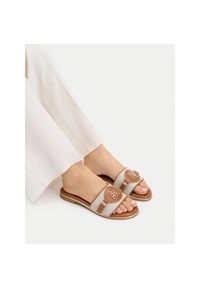 Klapki Nine West. Kolor: brązowy #1