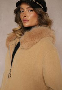 Renee - Ciemnobeżowy Rozpinany Płaszcz z Wiskozą Wełną i Futerkiem Xesalttia. Okazja: do pracy. Kolor: beżowy. Materiał: wiskoza, futro, wełna. Styl: elegancki #4